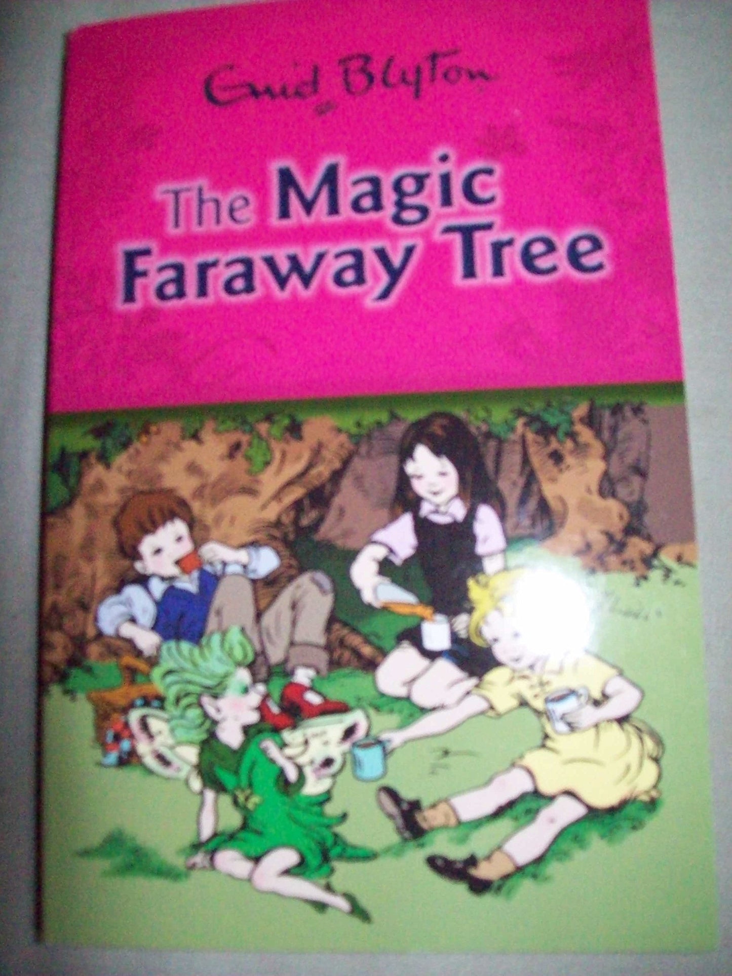 Blyton: Faraway Tree 2- the Magic Faraway Tree