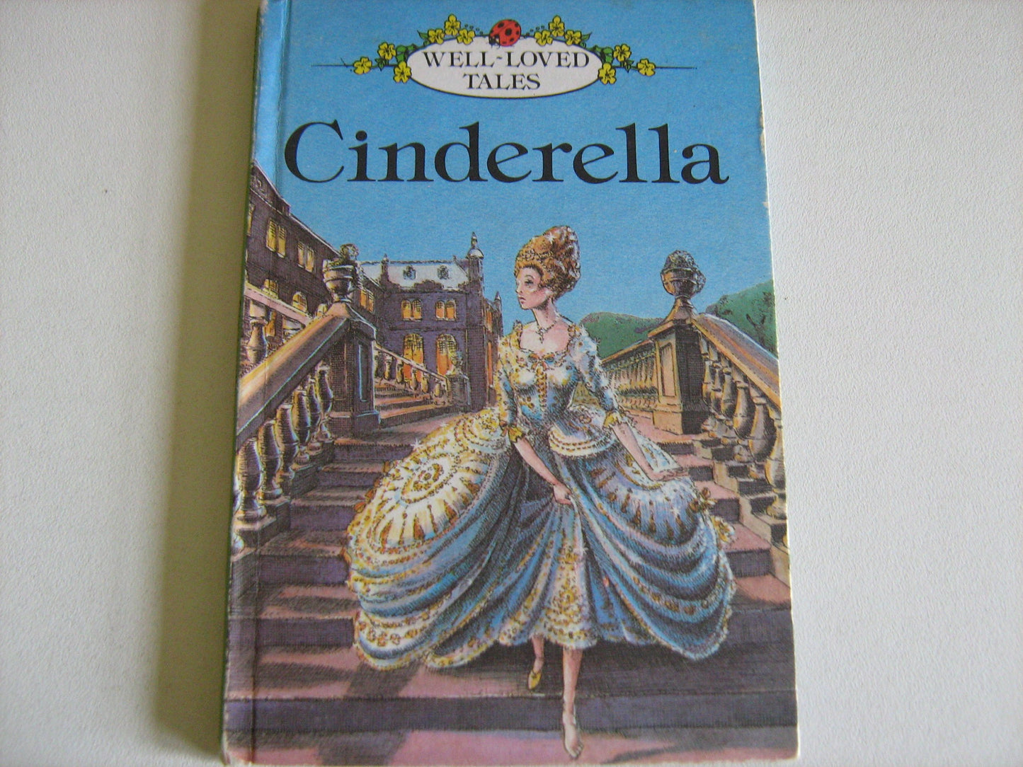 Cinderella: 1 (Well-loved Tales S.)