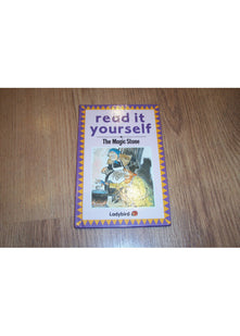 The Magic Stone (Read it Yourself - Level 2)