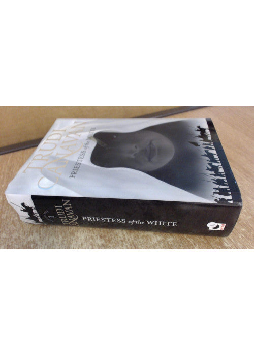 Priestess Of The White: Book 1 of the Age of the Five